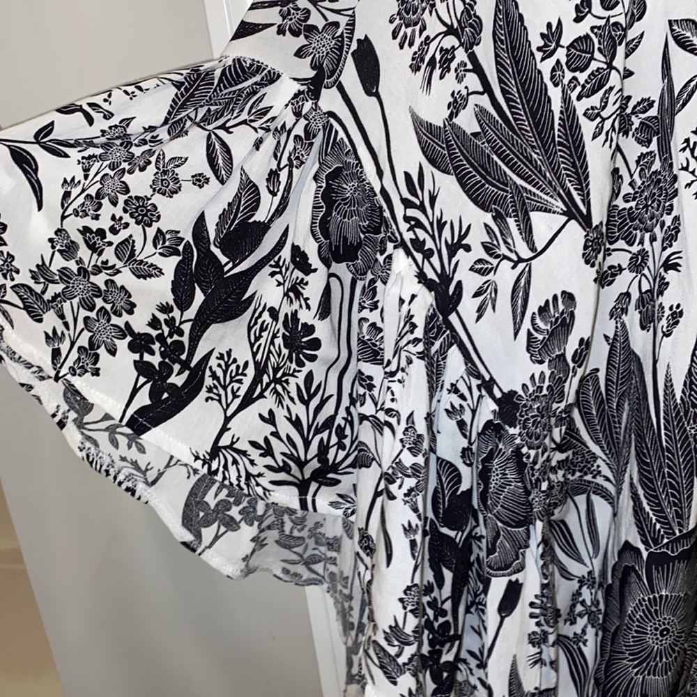 Coco + Carmen Women's White Black Floral Open Cardigan OS - Picture 4 of 8